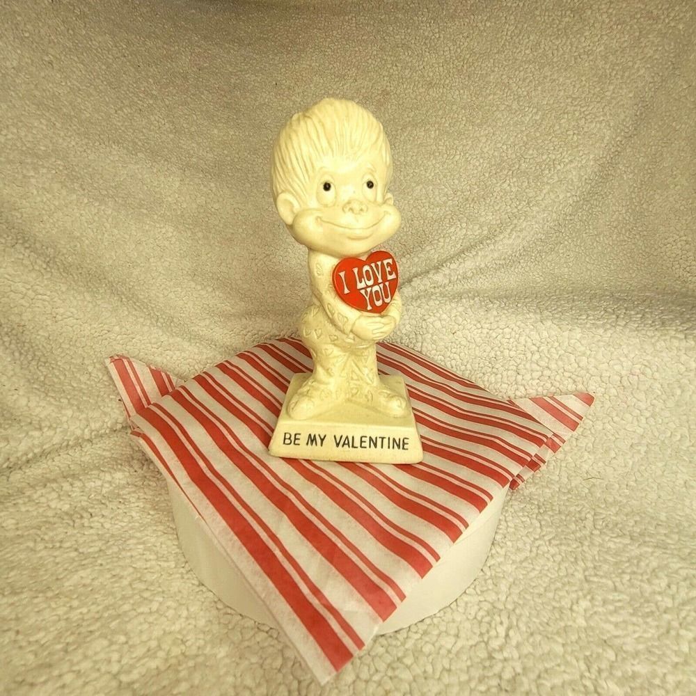 Vintage 1971 BE MY VALENTINE 829 Berries Wallace Russ W R Figure I Love You